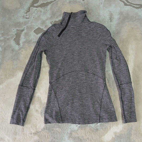 Lululemon Brisk Running 1/2‎ Zip - Picture 3 of 9